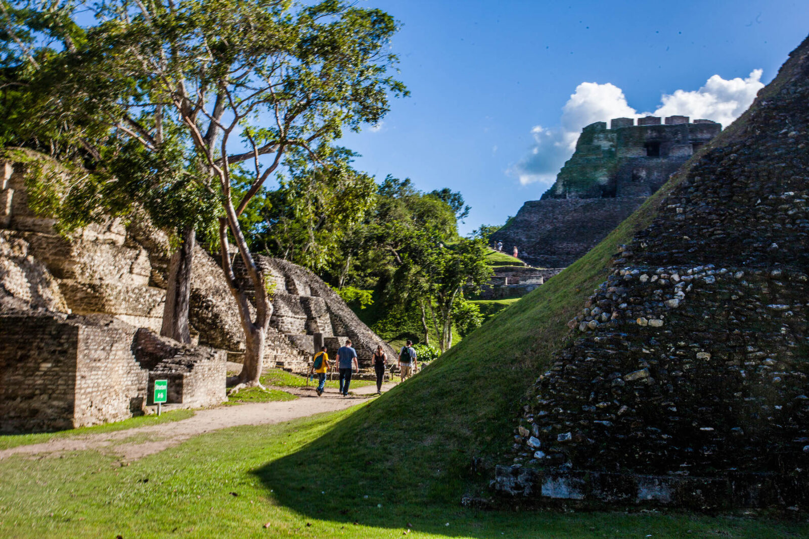 xunantunich guided tour